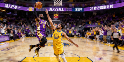 篮球直播精彩瞬间 - NBA季后赛湖人队与勇士队激烈对抗镜头